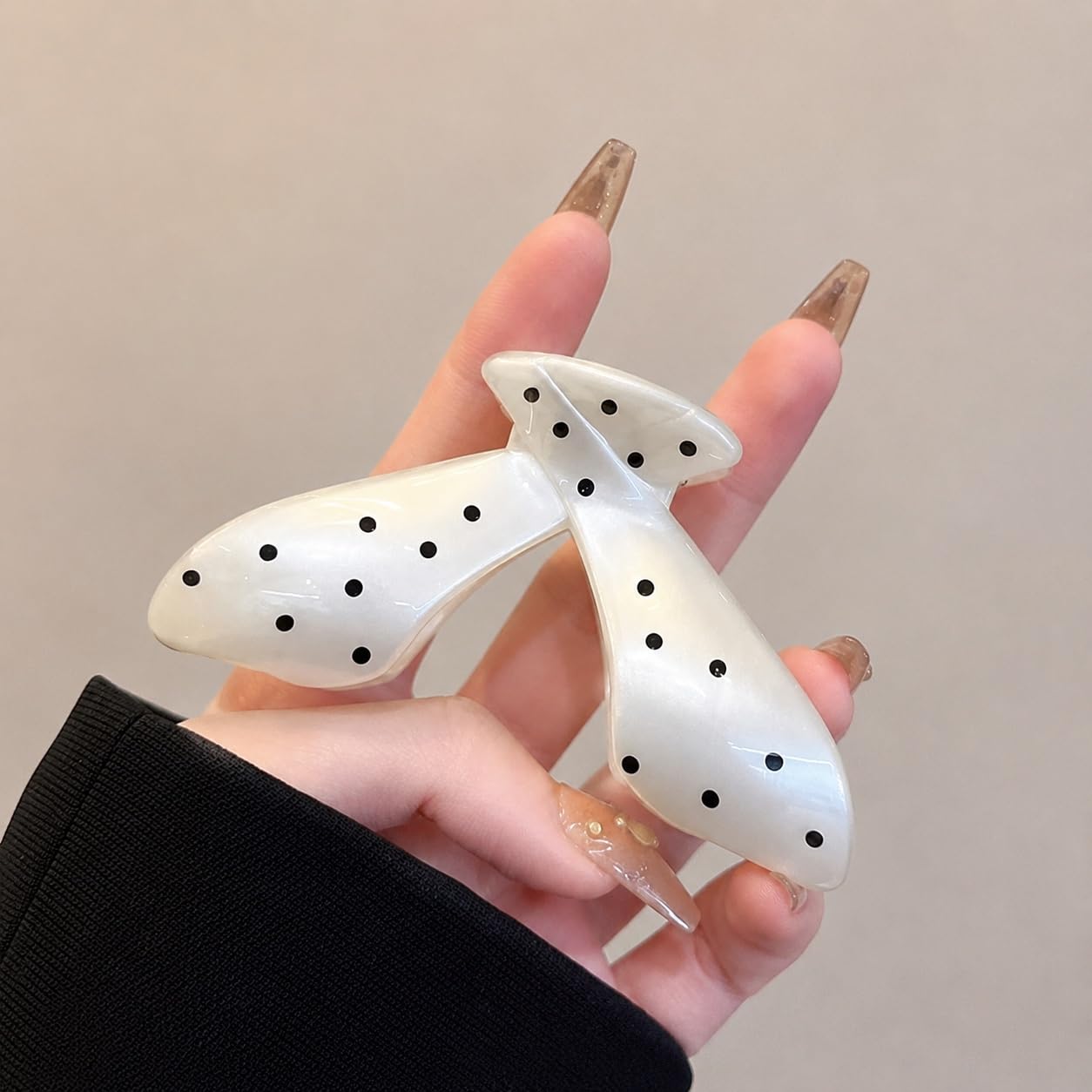 S.A.V.I Resin Hair Claw Clip White Polka Dot Bow 9 cm | Glossy Finish, Secure Hold, Thick & Thin Strands, Half & Full Updos, Lightweight