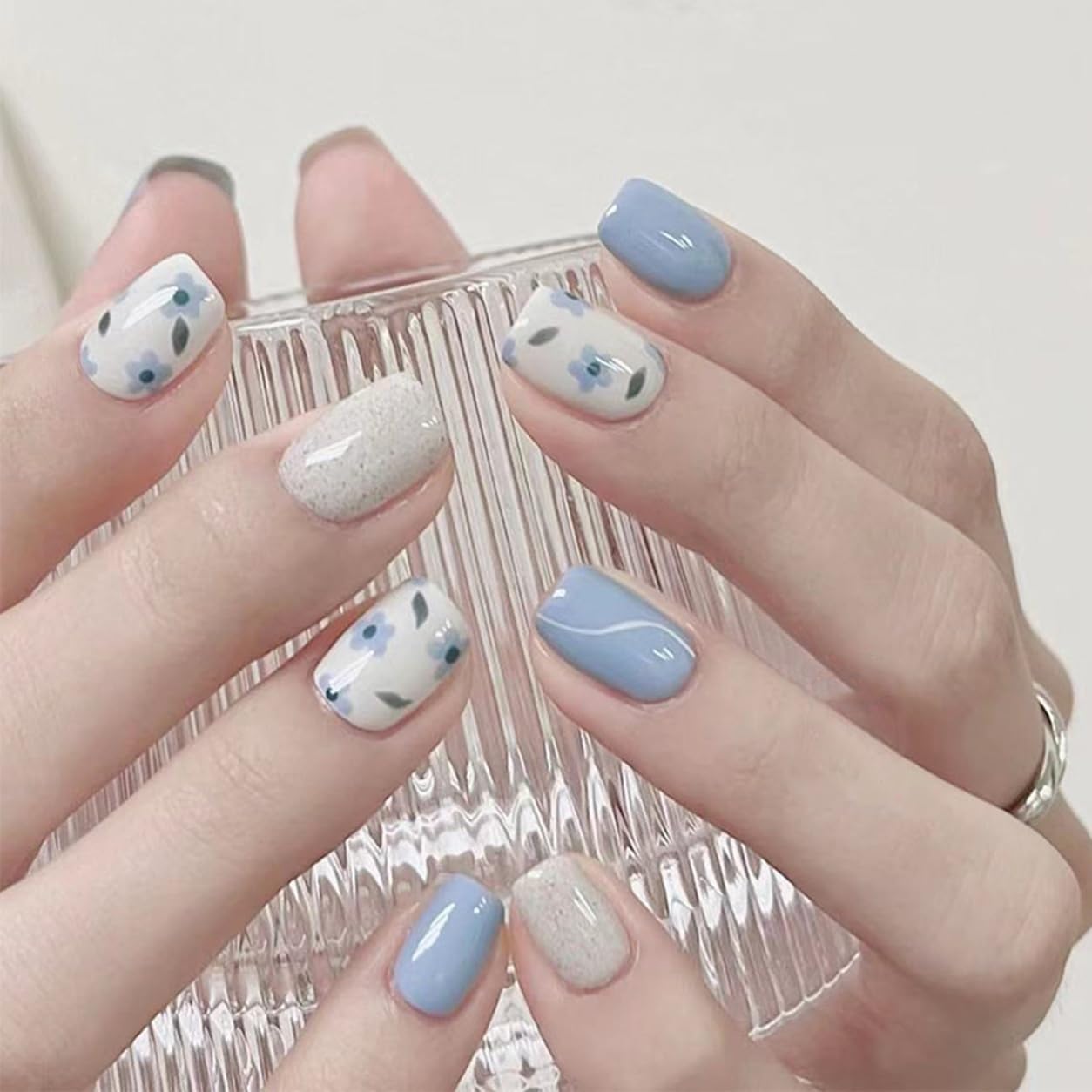 S.A.V.I Press on Nails for Women Blue & White Floral Design