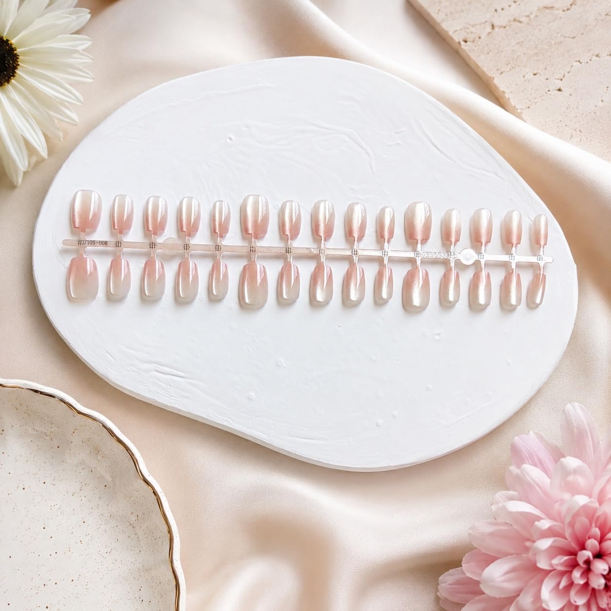 S.A.V.I Press on Nails Blush Pink Cat Eye Shimmer Short Square 30 Pcs