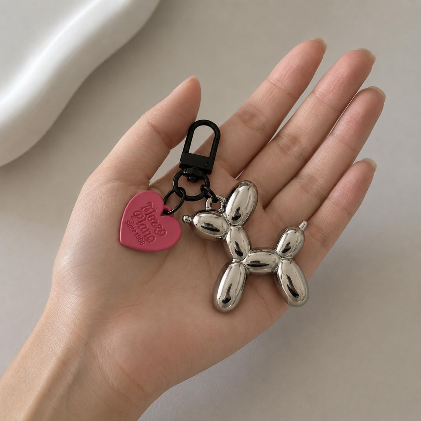 S.A.V.I Balloon Dog Keychain Acrylic Bag Charm Cute Key Ring for Women, Gunblack finish with pink heart charm, 8x4 cm, swivel clasp, lightweight accessory for handbags, backpacks & gifting.
