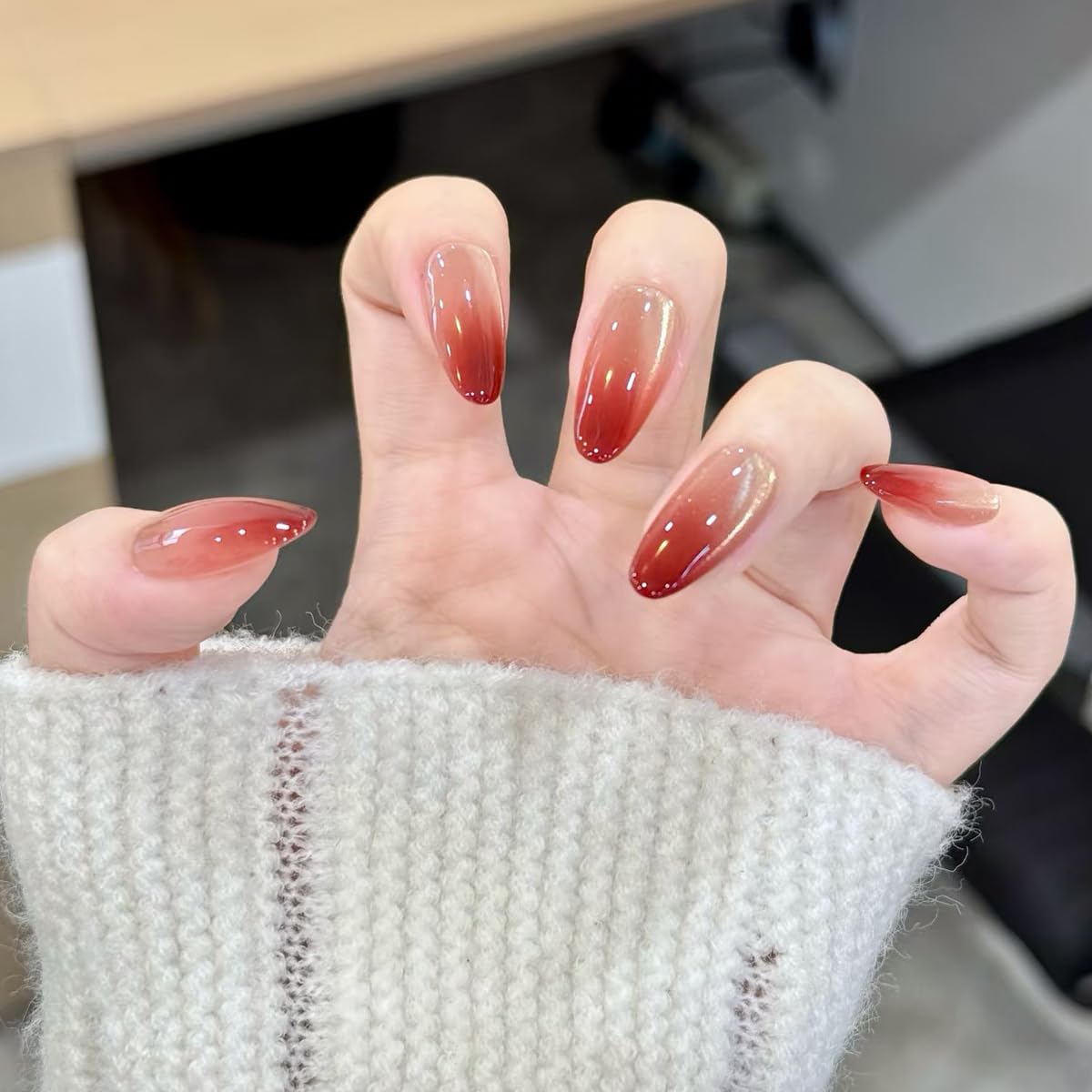 S.A.V.I 30 Pieces Reusable Press-On Fake Nails for Women, Medium Round Length, Red & Nude Gradient Cat Eye Gloss, Acrylic Set with Nail Glue & Adhesive Tabs