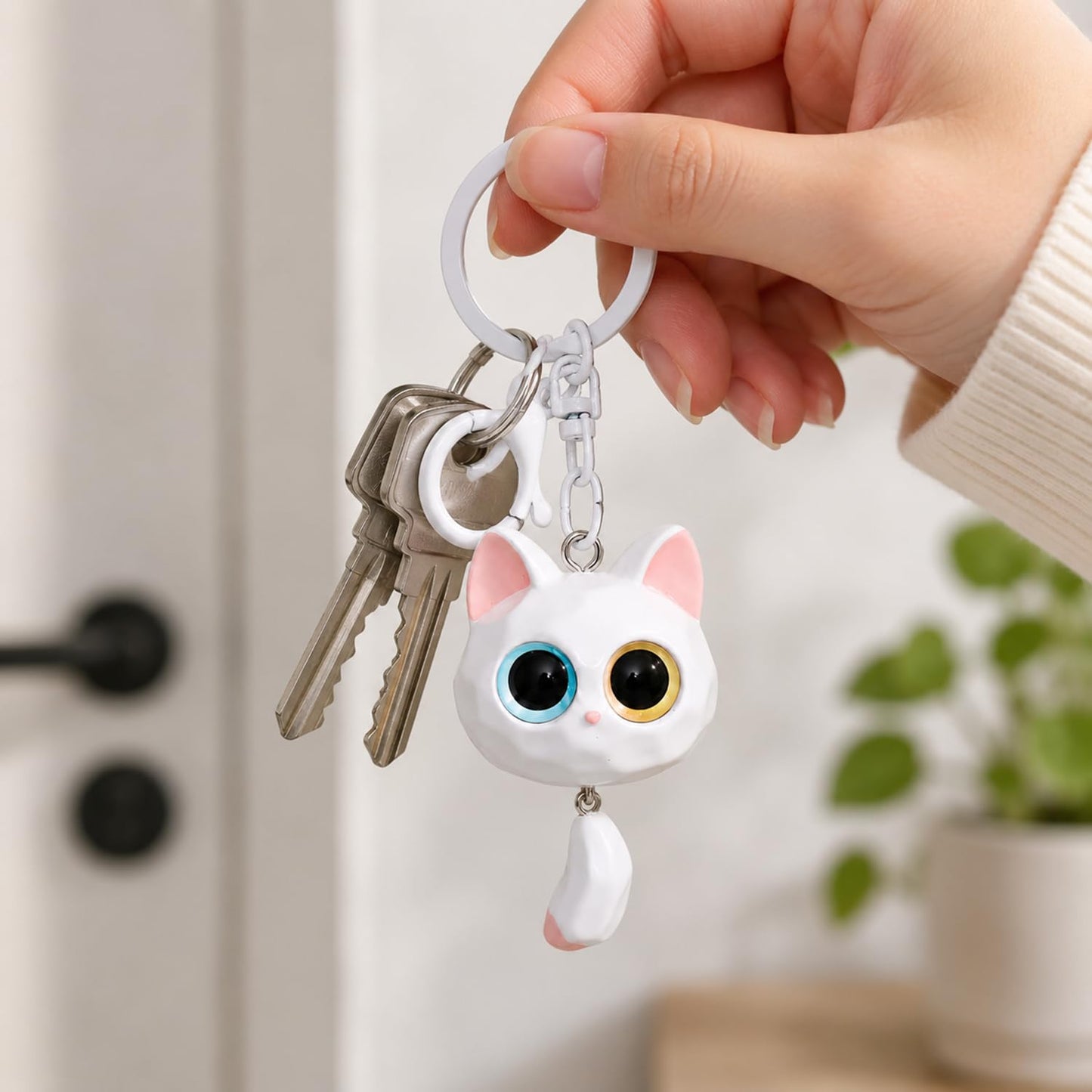 S.A.V.I Cute Resin Cat Keychain for Women & Girls Kawaii Bag Charm White, Handcrafted Animal Pendant, 7 x 3.3 cm, Lightweight Accessory Backpack, Purse, Car Keys