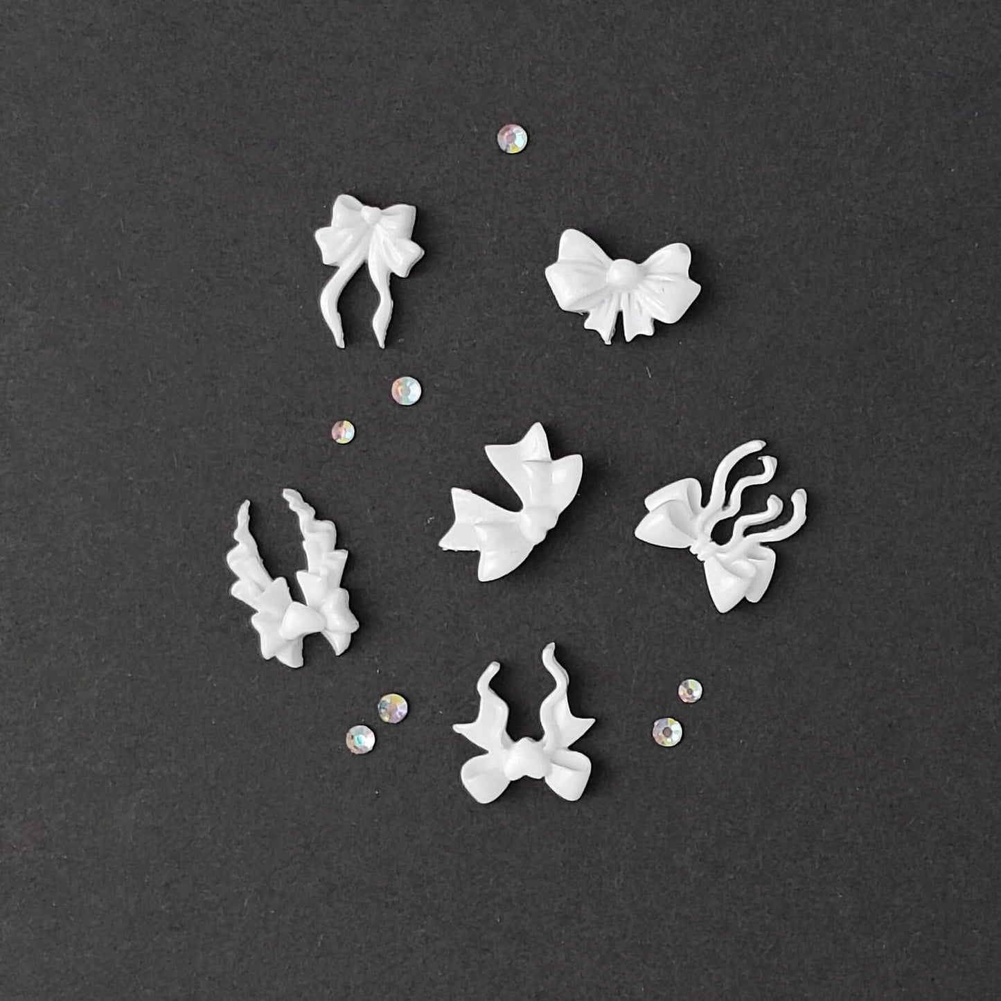 S.A.V.I 3D White Bow Knot Nail Art Charms with AB Rhinestones | Resin Nail Decorations Set | Round 7-Section Storage Box 8.3 cm | DIY Gel & Acrylic Nails (30 Pcs)