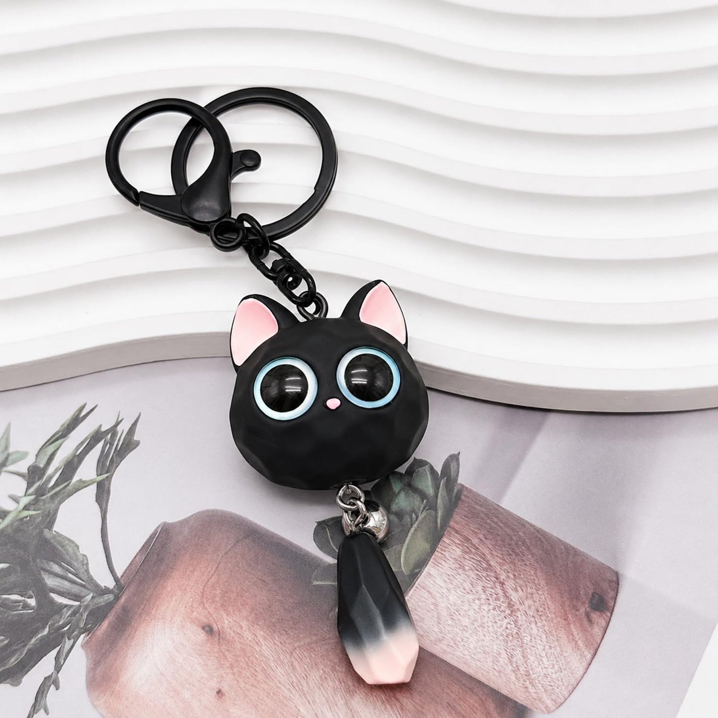 S.A.V.I Resin Cat Keychain Black Bag Charm Key Ring, Durable Resin Charm for Handbags, Backpacks & Purses, Eye-Catching Pendant, Ideal Gift for Women & Girls, 7 x 3.3 cm