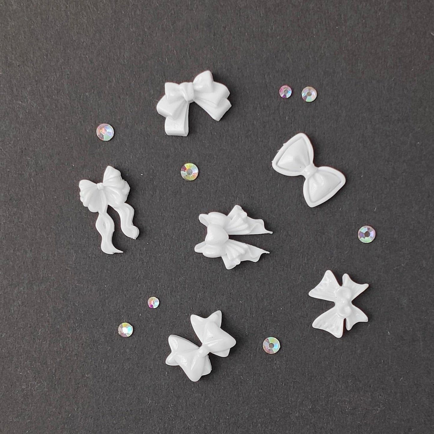 S.A.V.I 3D White Bow Nail Art Charms Set with 7-Section Box (8.3 cm) | Resin Bowknot & AB Flat-Back Rhinestones | Glossy DIY Nail Accessories for Salon & Home Use